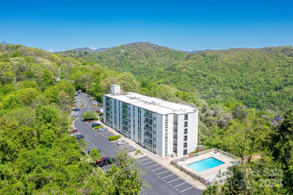 647 Town Mountain Road 109