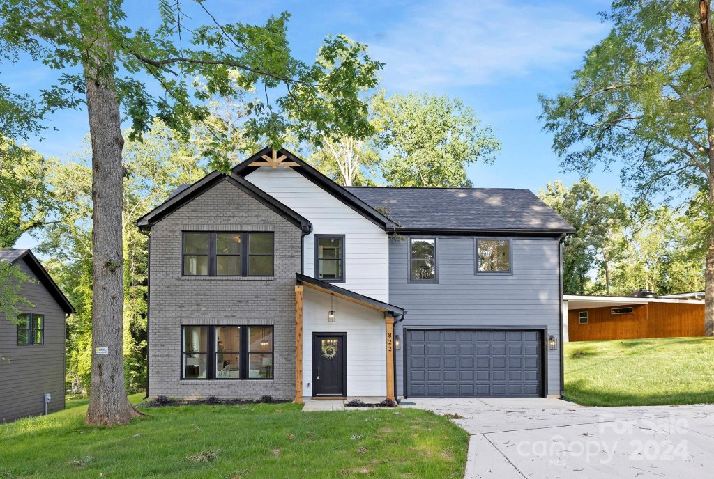 822 Paramount Circle