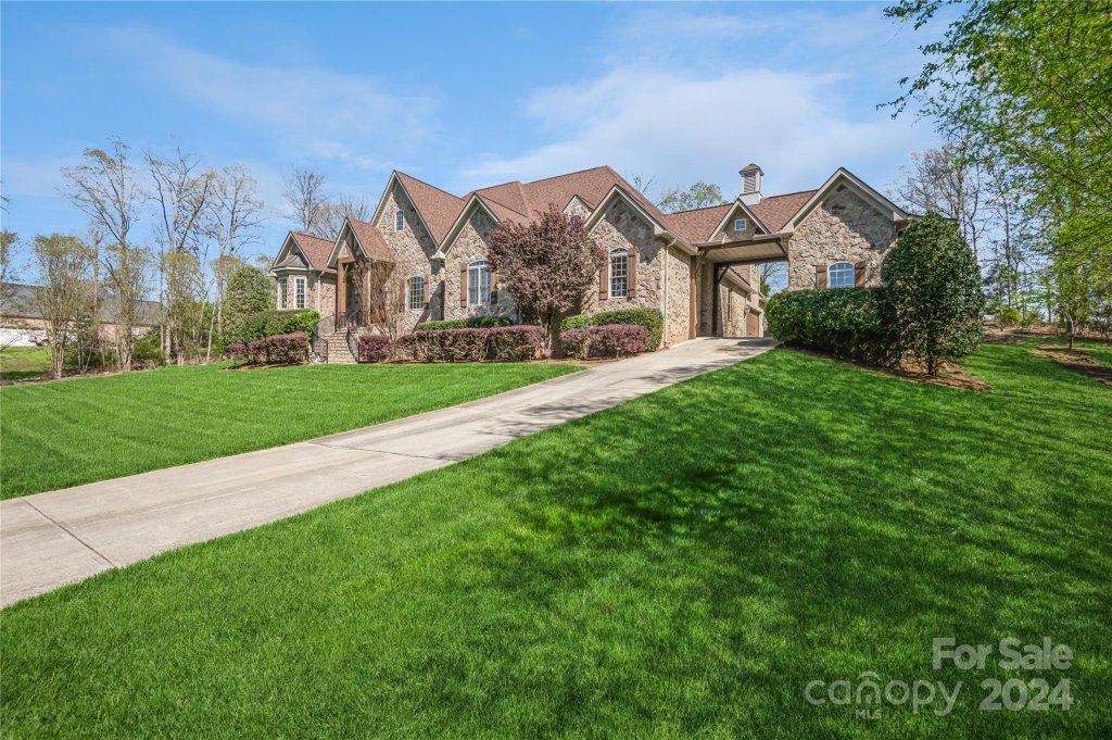 736 Cooks Cove Ridge