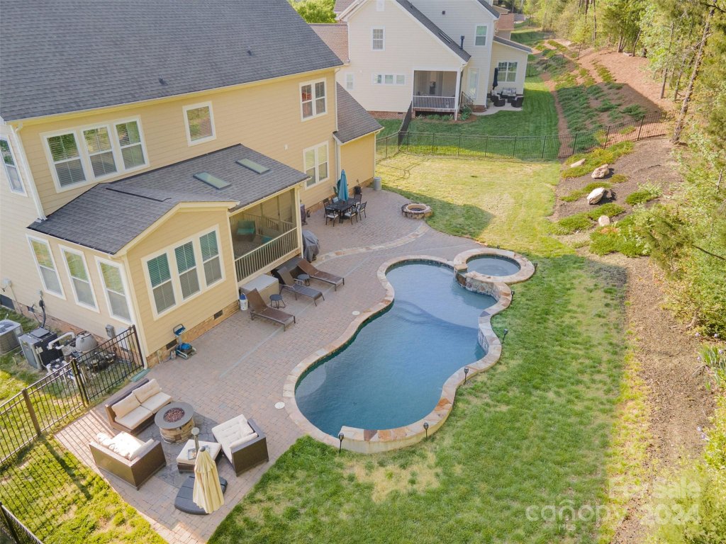 163 Monteray Oaks Circle