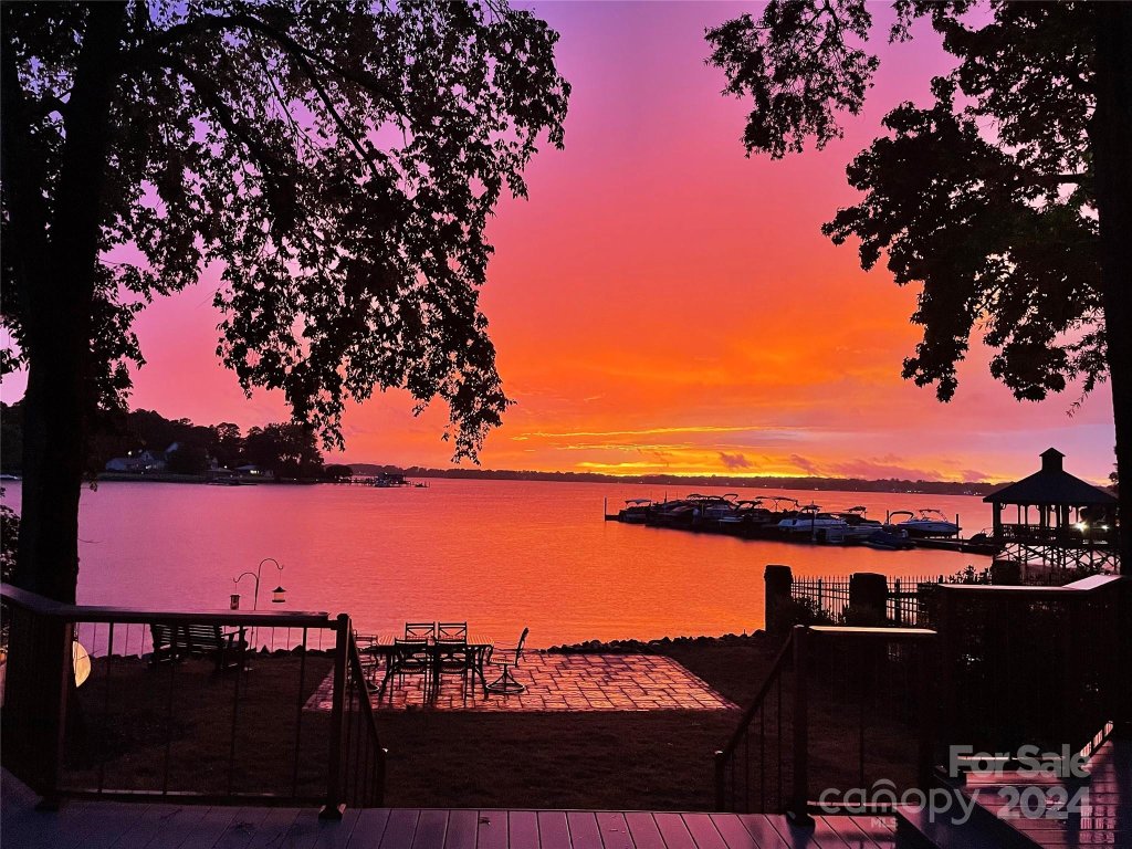 16615 100 Norman Place