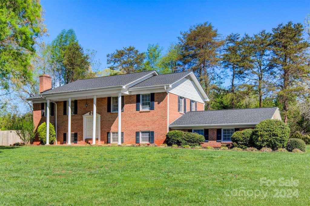 2760 Rosewood Lane