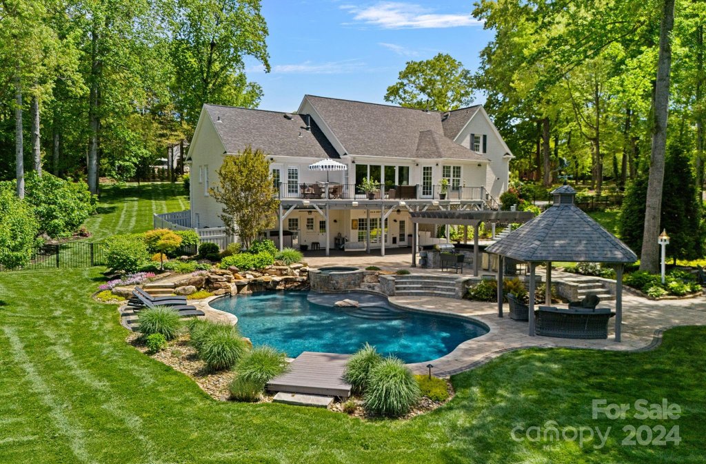 154 Queens Cove Road