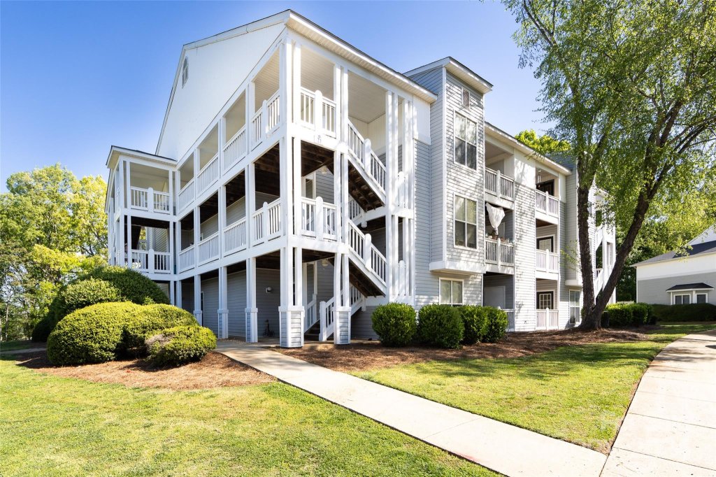 21 Hamiltons Harbor Drive 219