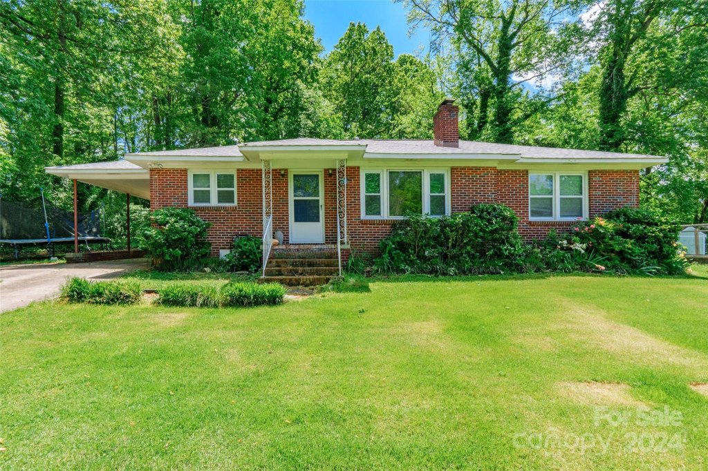 1937 Woodcrest Circle