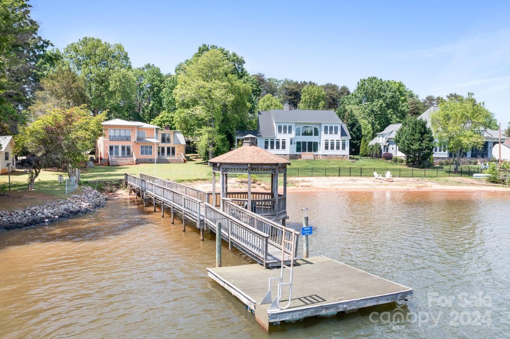 5044 Beachside Place