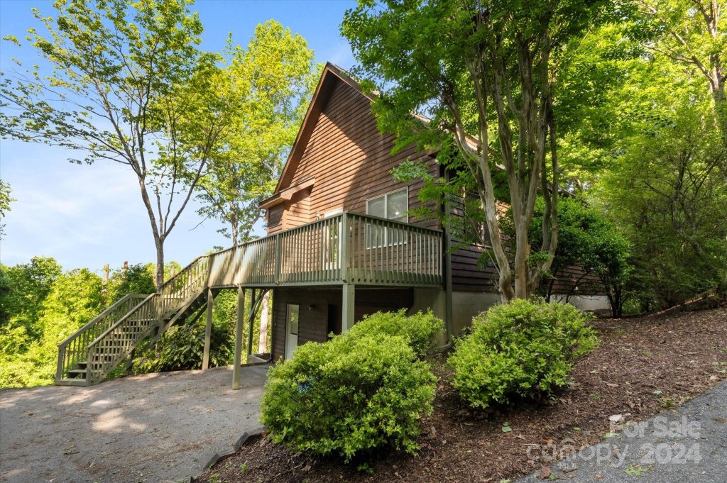 111 Sequoyah Hills Drive