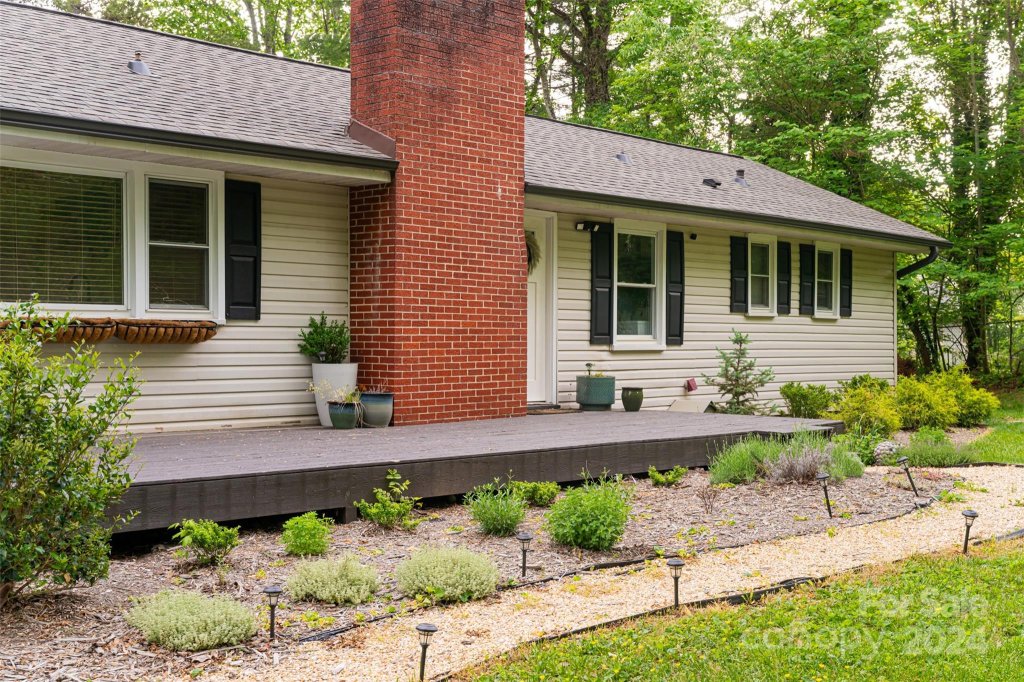 126 Stradley Mountain Road