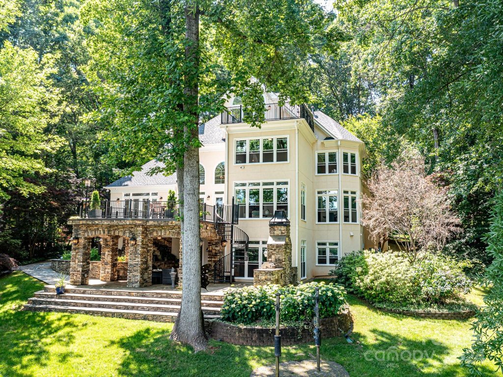 13922 Clarendon Pointe