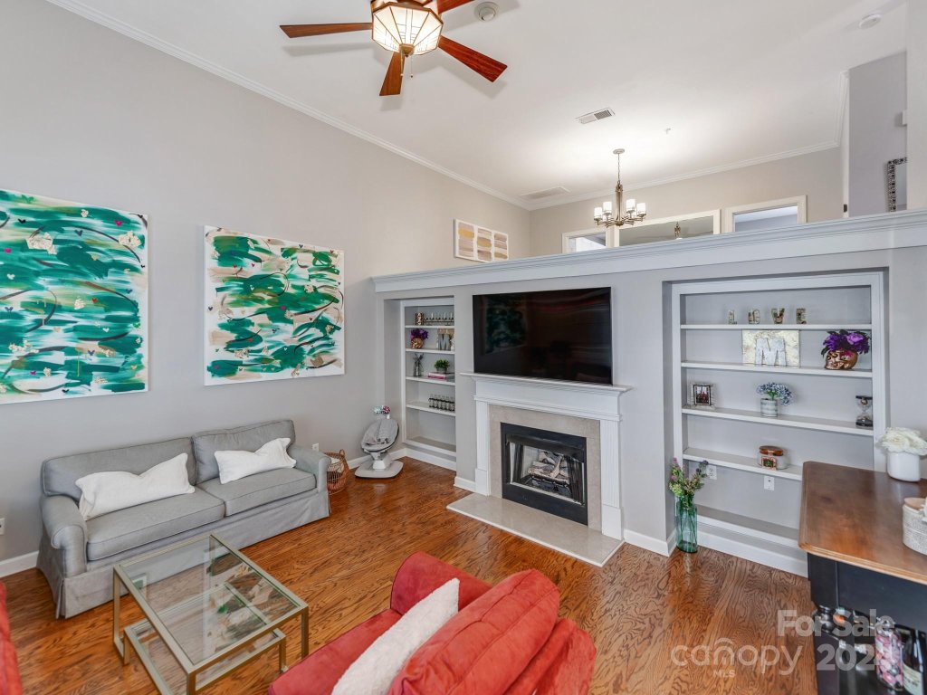 4706 S Hill View Drive