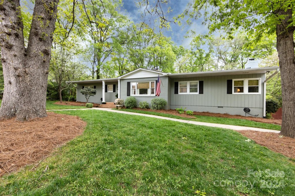 1476 Greenwood Lane