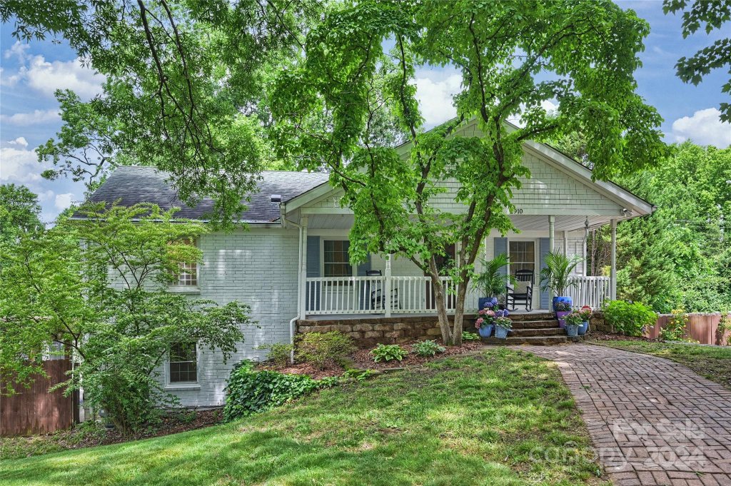 2910 Brookridge Lane