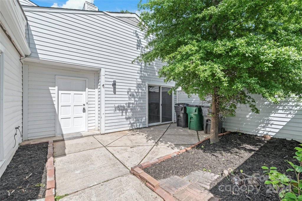 7033 Stonington Lane