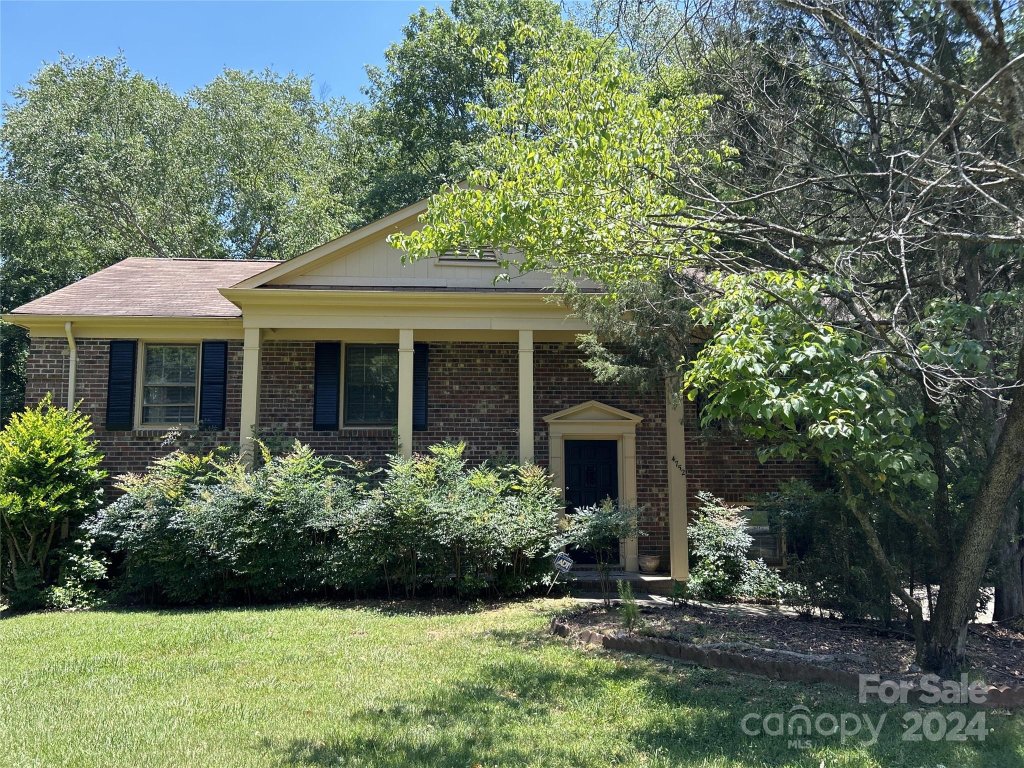 4752 Autumn Leaf Lane