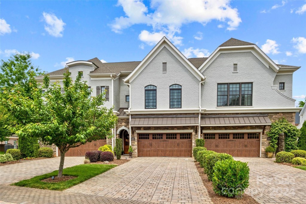 5007 Vernet Lane