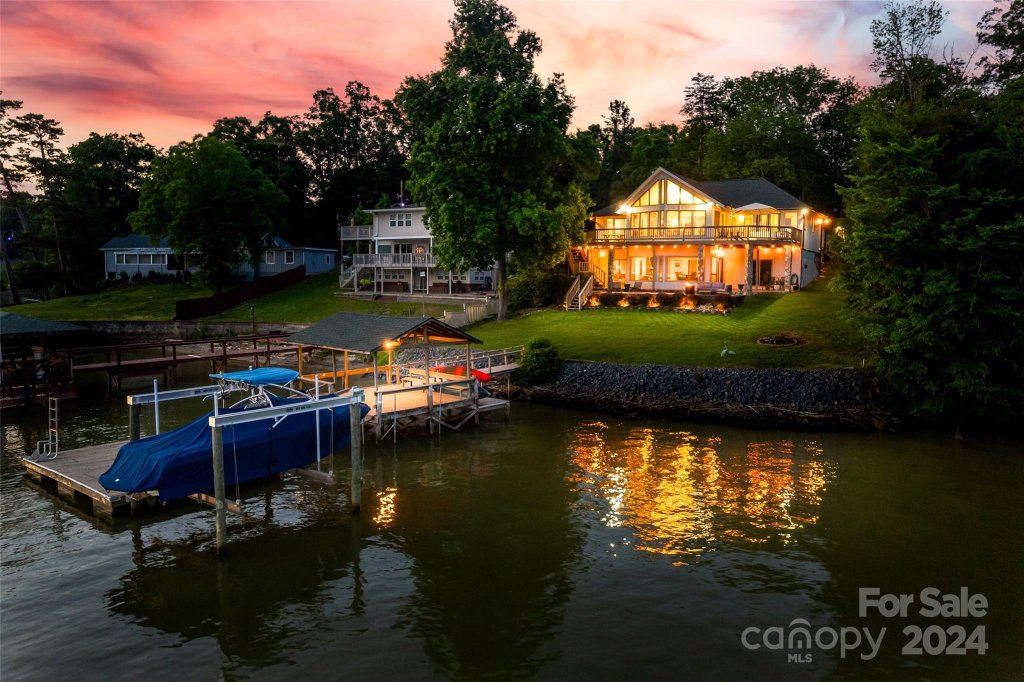 8611 Island Point Road