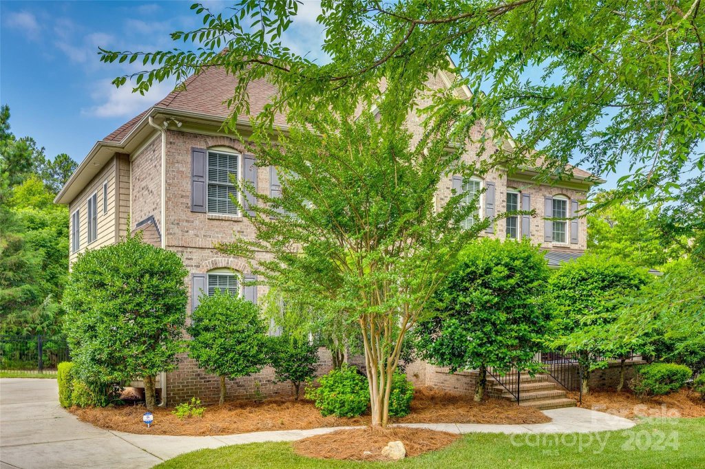 1437 Ridgewood Drive