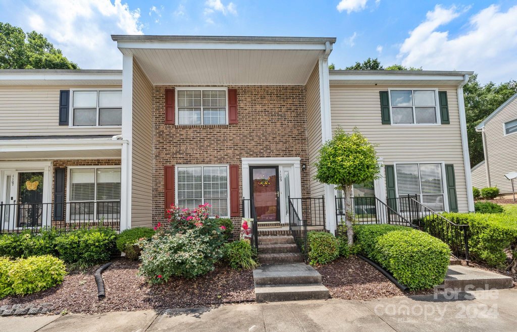 1109 Surry Lane
