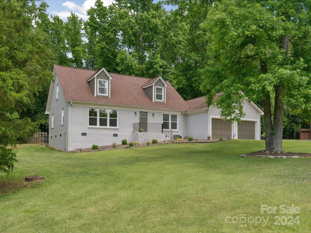 798 Pinehaven Circle