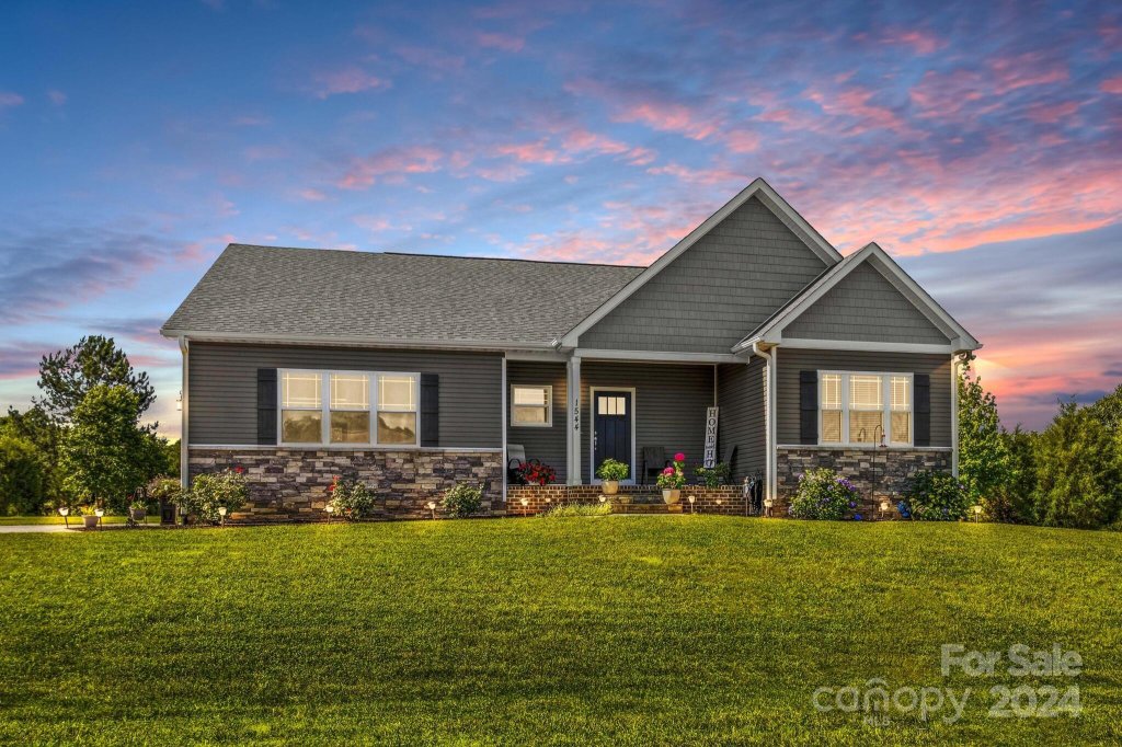 1544 Paddock Circle