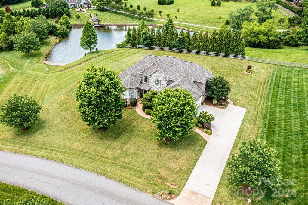 5873 Bakers Point