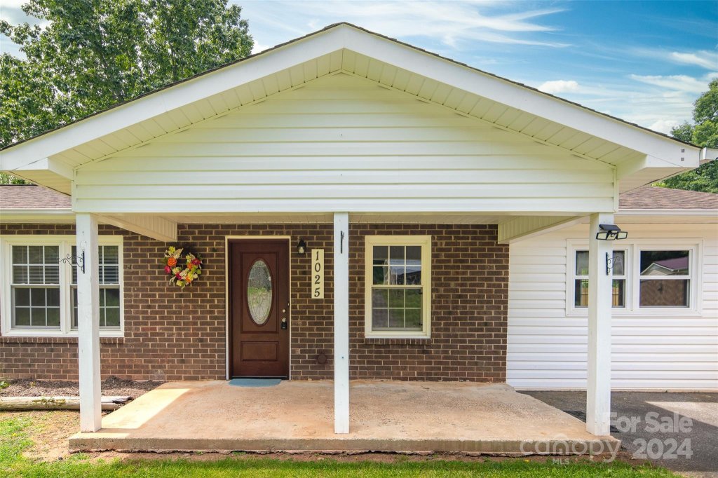 1025 Stagecoach Trail