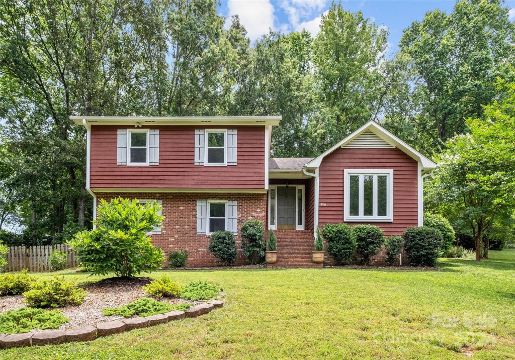 806 Shadowbrook Drive