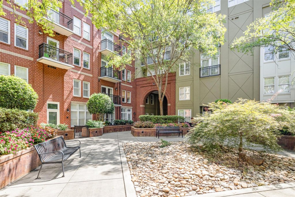 1320 Fillmore Avenue 323