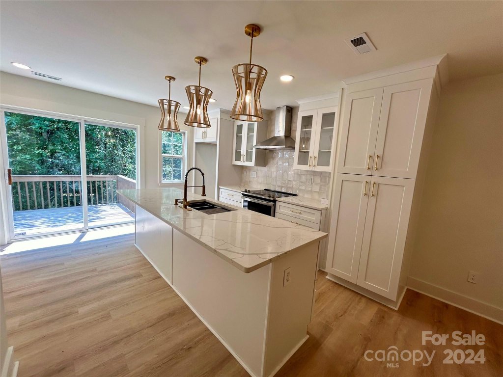 8010 Kennet Lane