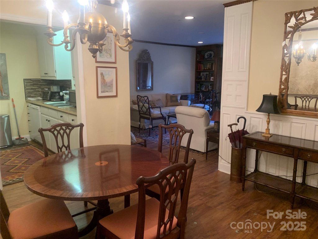 1323 Queens Road 212
