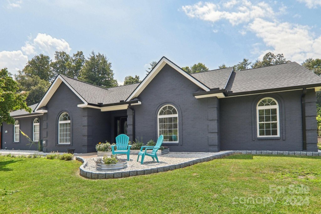 110 Silver Pine Drive