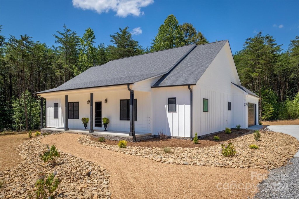 3109 E Moonlight Place