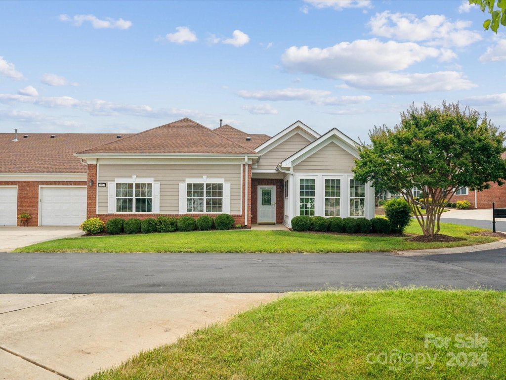 2122 N Castle Court