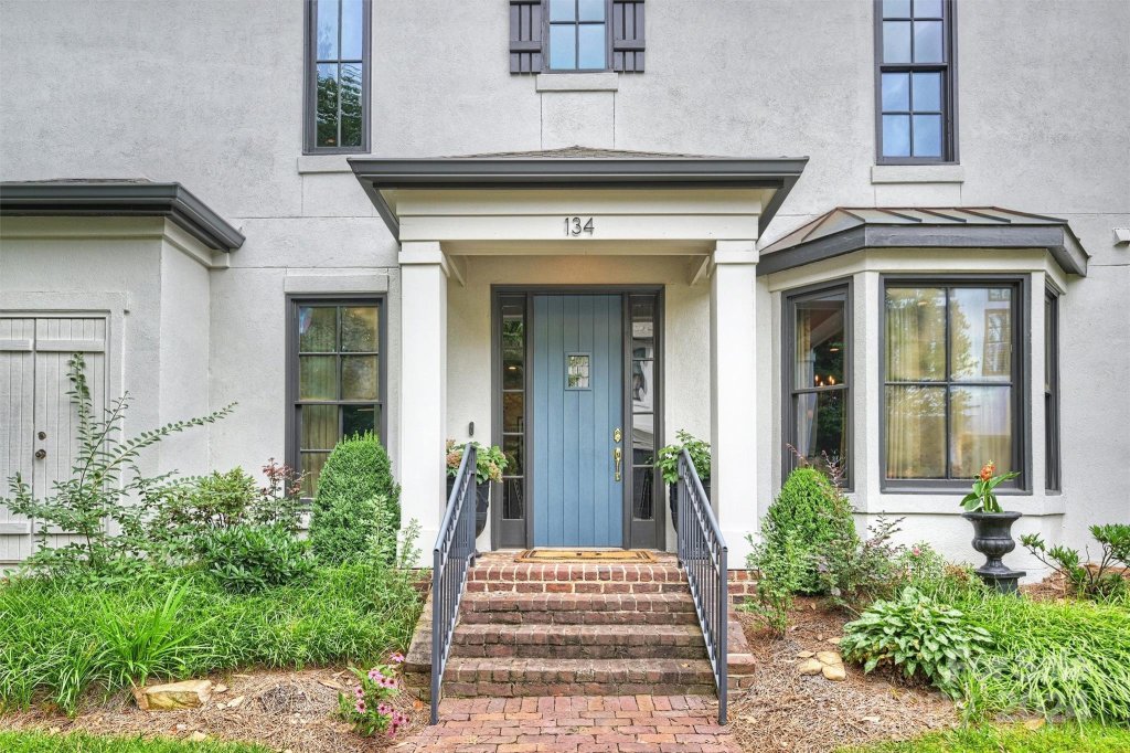 134 Wendover Heights Circle