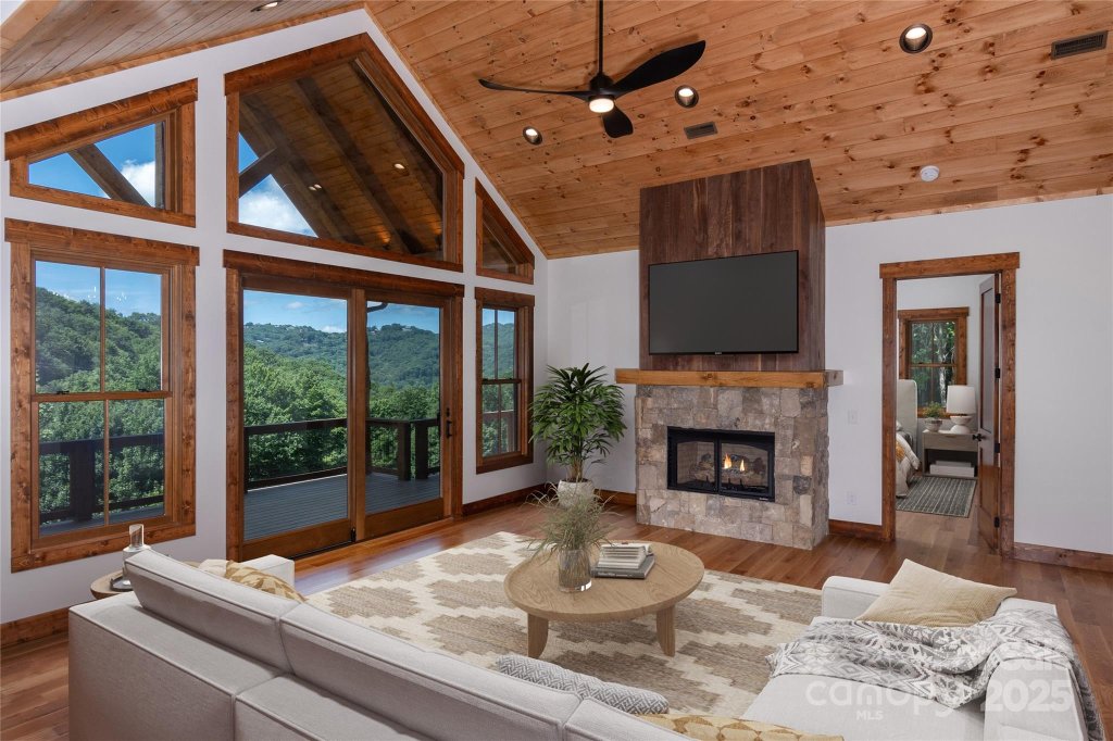 Silver Springs Farm, Banner Elk community