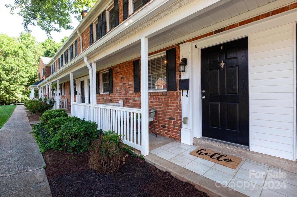 1330 Green Oaks Lane