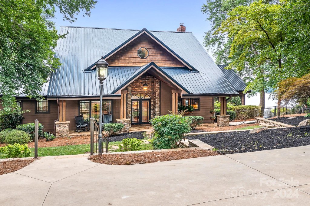 595 Kenway Loop