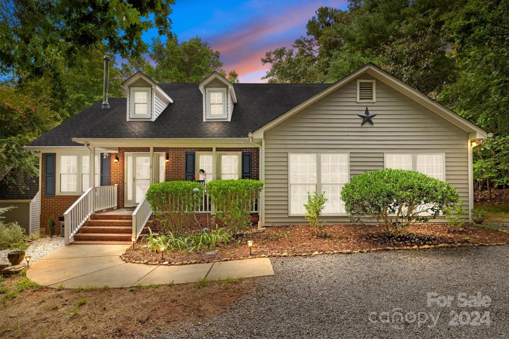 6915 Live Oaks Lane