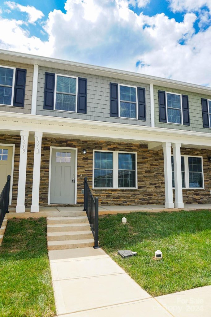 1631 Oak Leaf Drive