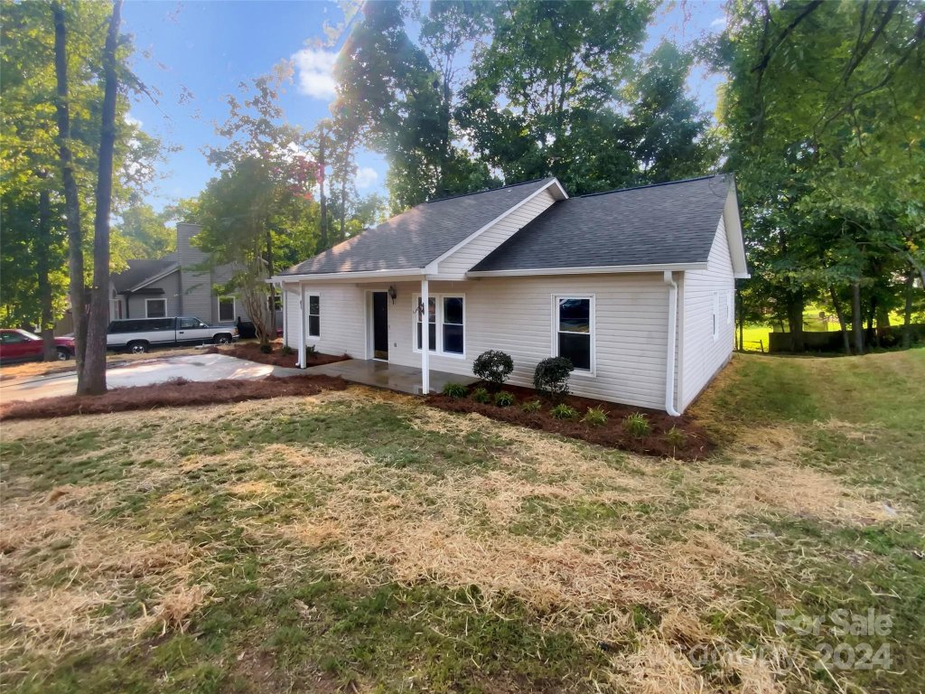 1210 Ridgewood Drive