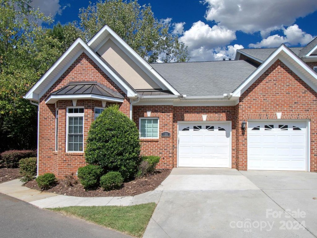 608 Crosswater Lane