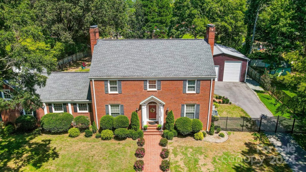 1003 Lakewood Drive