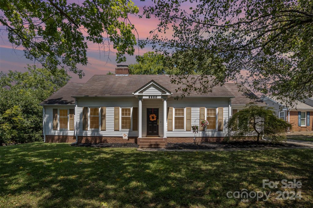 8520 Gruenewald Lane