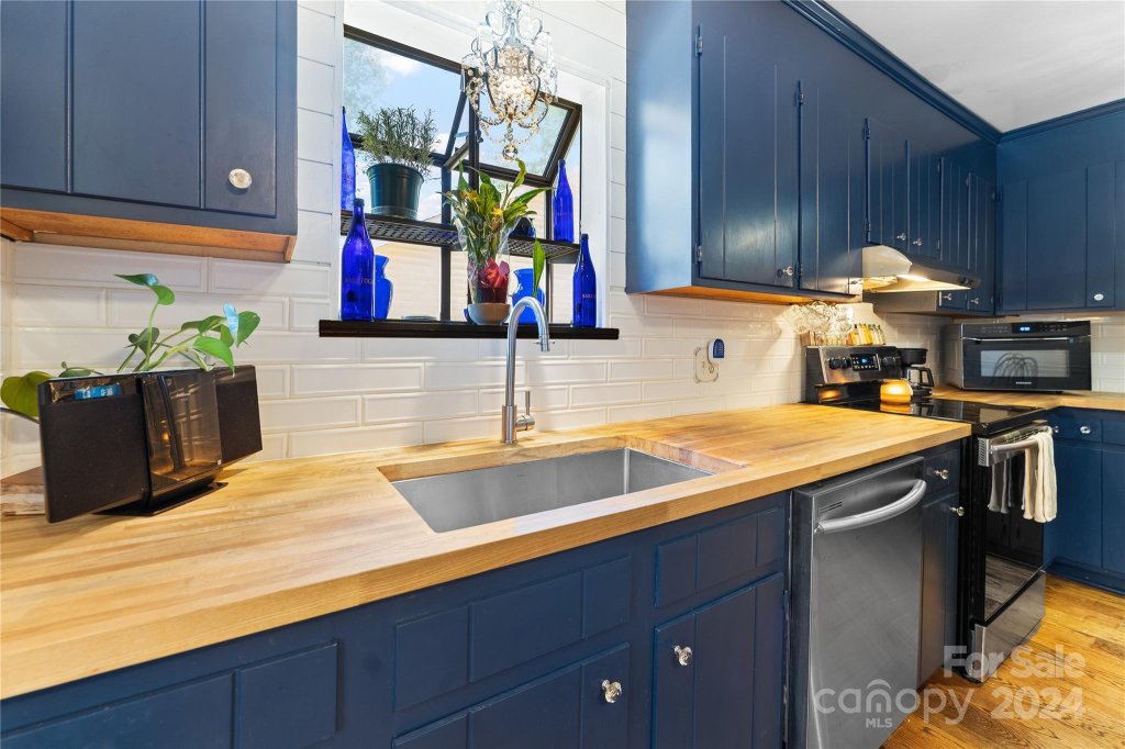 6601 Flat Rock Drive