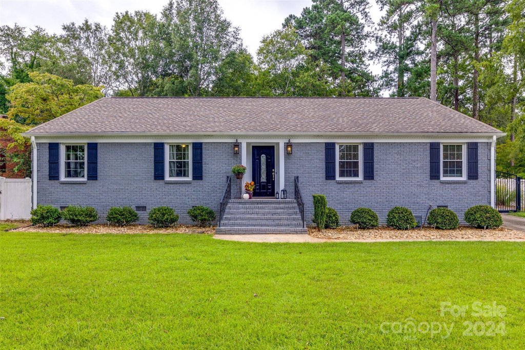1038 Christopher Circle