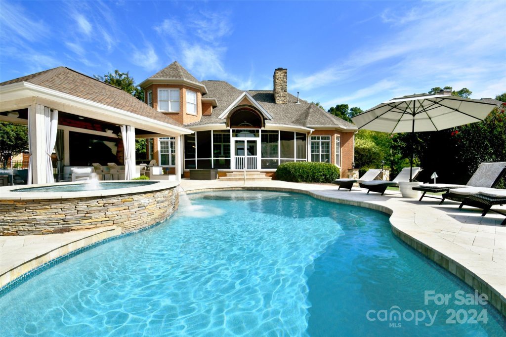 6625 Fox Ridge Circle