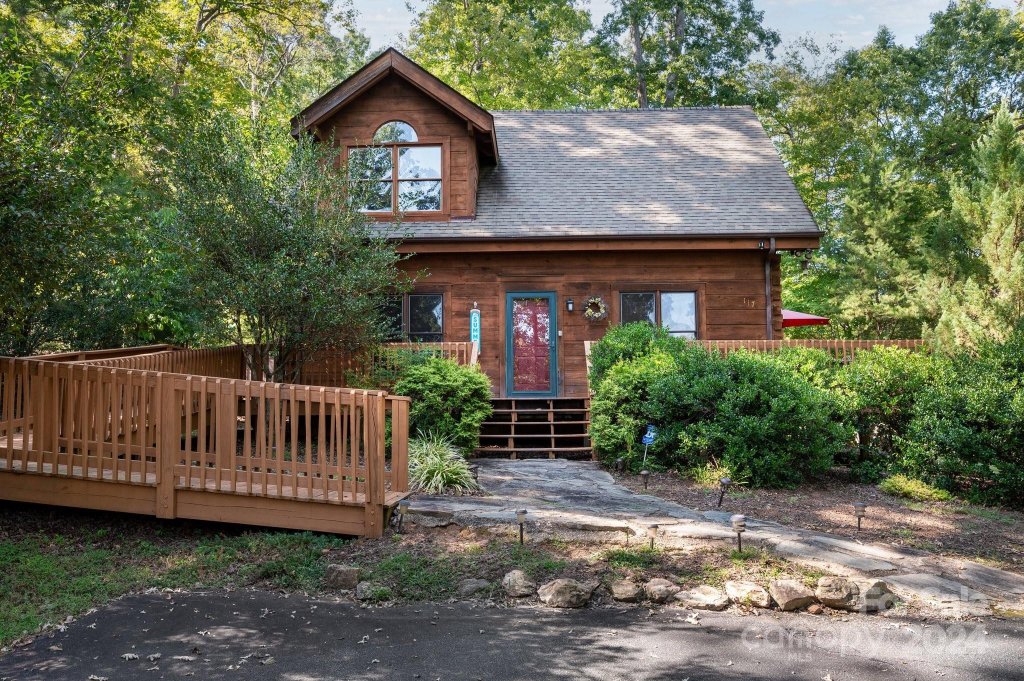Laurel Lakes, Lake Lure community
