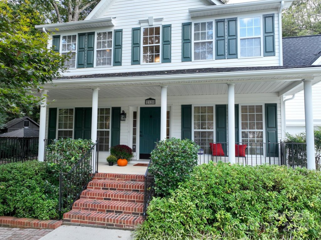 2128 Candlelight Woods Drive