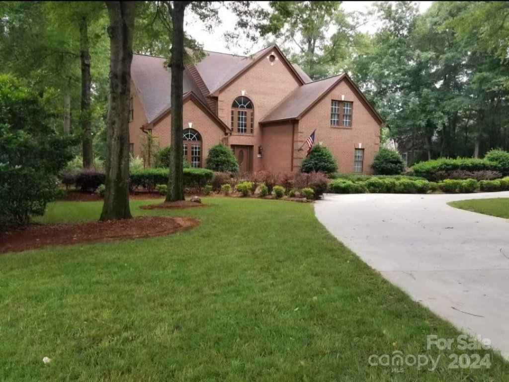 5625 Weddington Road
