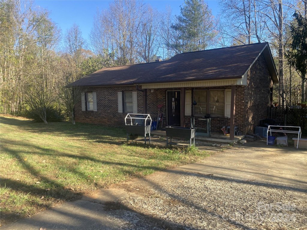 489 Deacon Drive
